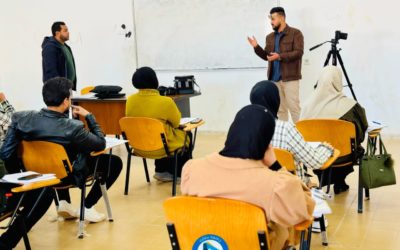 طالب بكلية الإعلام يقدم ورقة عمل مميزة حول فنون التصوير الإعلامي