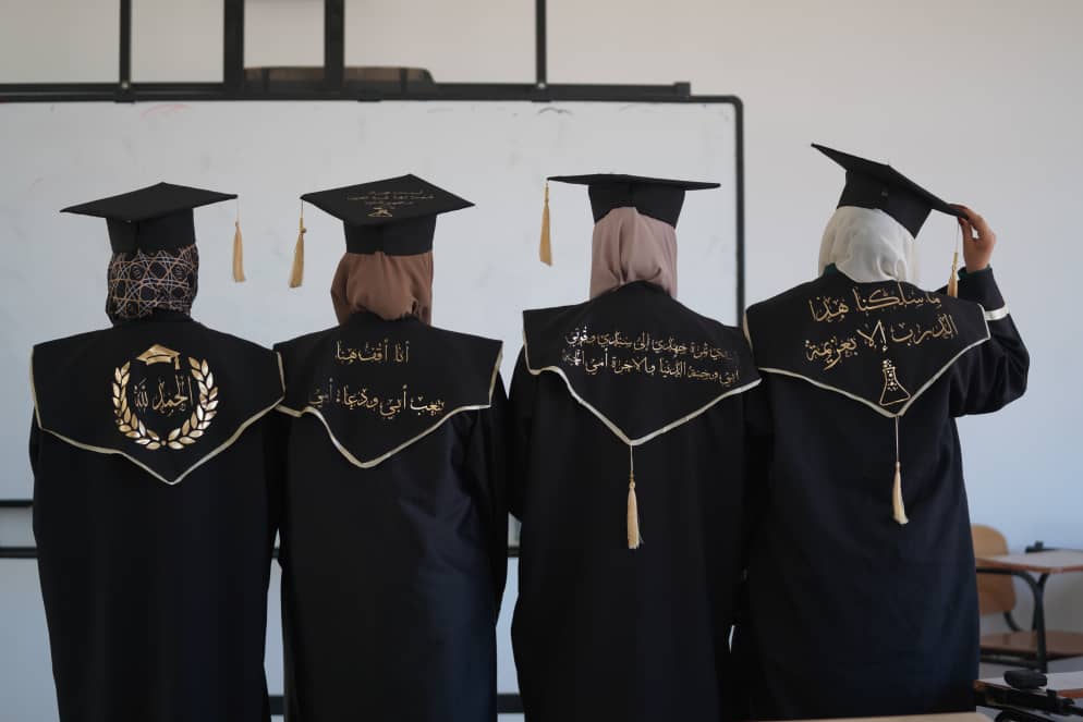 مناقشات بحوث التخرج لطلبة قسم الكيمياء بكلية الآداب والعلوم – المرج